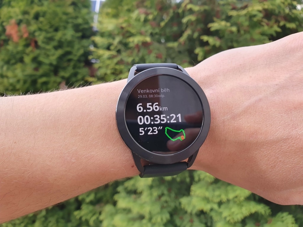 Die Uhr zeichnet die Route mit GPS auf