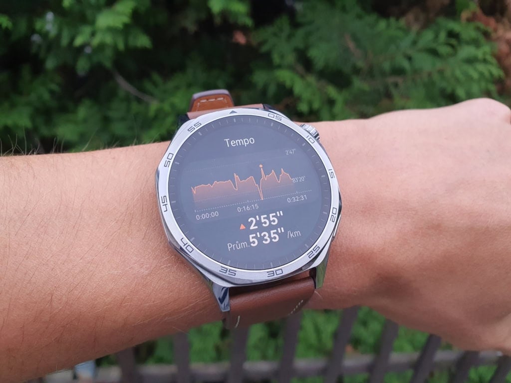 Die Uhr misst grundlegende Sportkennzahlen