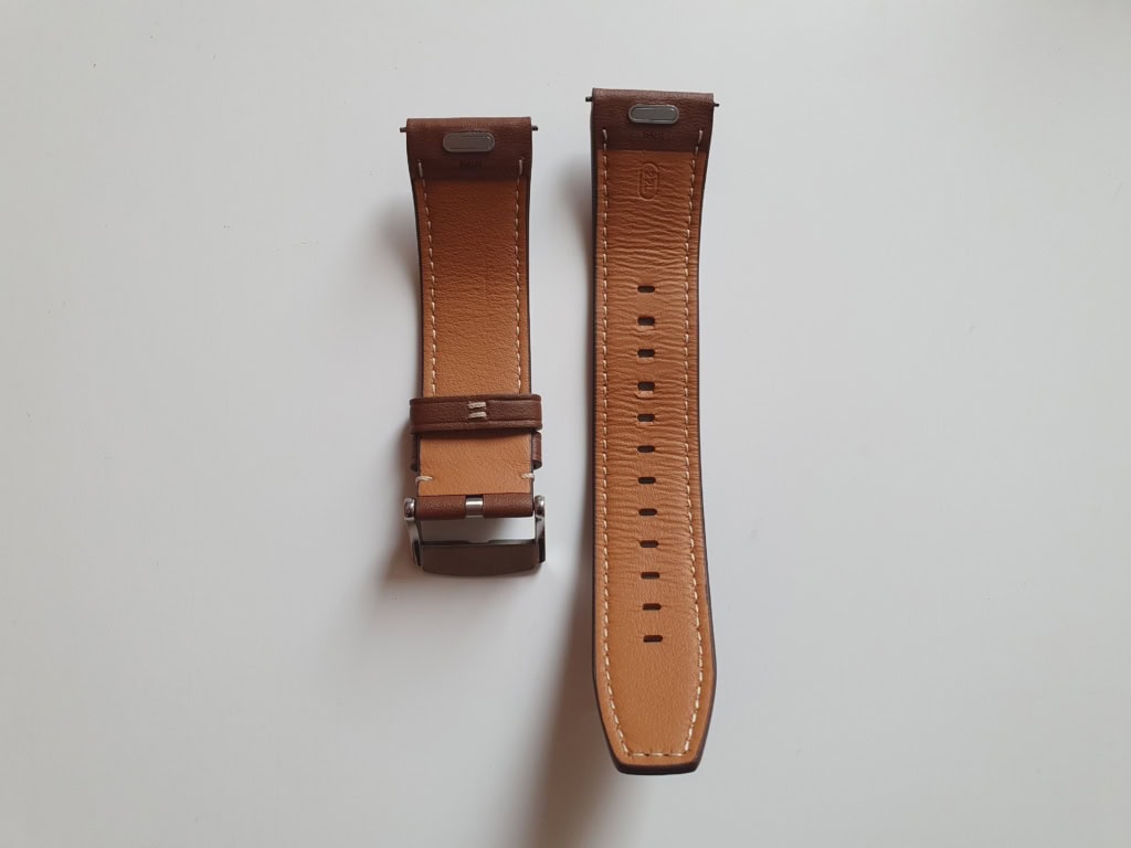 Die Uhr ist mit 22-mm-Armbändern kompatibel